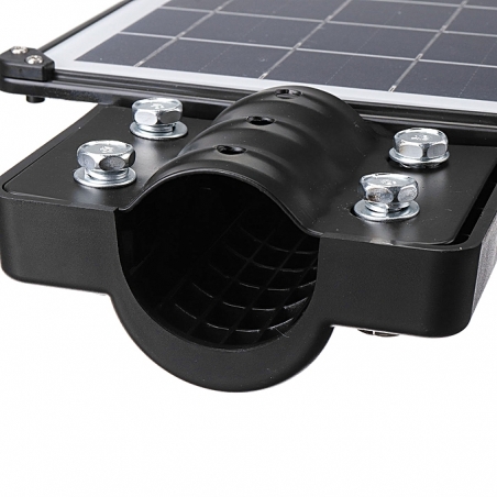 Ulicna-LED-lampa-s-distancionno-tri-rezima-na-osvetavane-i-solarno-zahranvane-S4755