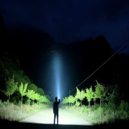 Multifunkcionalen-Fener-za-samozasita-S84129