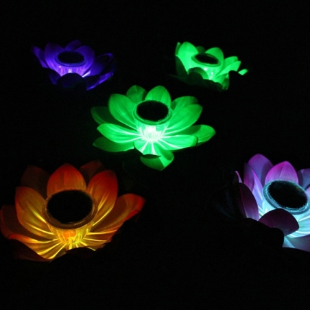 Solarna-lampa-vv-formata-na-cvete-krasiva-dekoracia-za-gradina-ELBG30402068