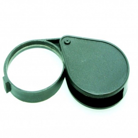 Udobna-sgvaema-lupa-za-cetene-i-rabota-1249