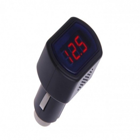 Atraktiven-digitalen-voltmetr-v-zapalkata-pokazva-naprezenieto-v-avtomobila-1717