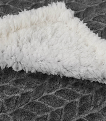 Richtari-Cheimerines-Diakosmeses-Nkri-Leuko-Leuko-Kotsida-Gouna-Sherpa-160x130cm-1204944