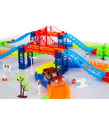 360 части светеща писта с мостове, пътни знаци и 2бр колички