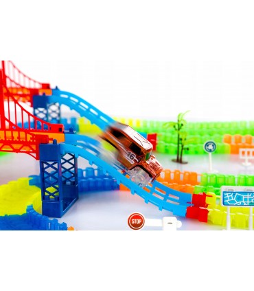 360 части светеща писта с мостове, пътни знаци и 2бр колички