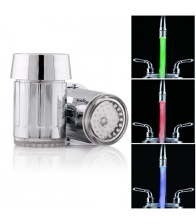 Светещ в различни цветове накрайник за чешма