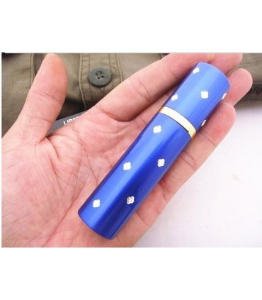 Електрошок с фенерче под формата на червило