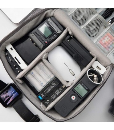 Двуслойна чанта за организиране на пътнически кабели