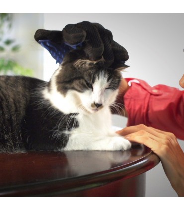 Масажираща ръкавица за обиране на косми от домашни любимци