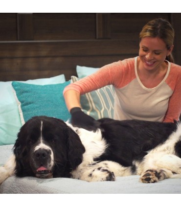 Масажираща ръкавица за обиране на косми от домашни любимци