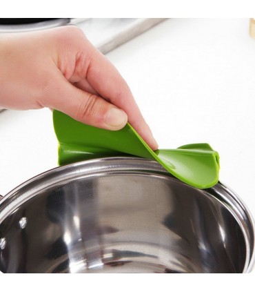 Силиконова приставка за съдове (при преливане от един съд в друг)