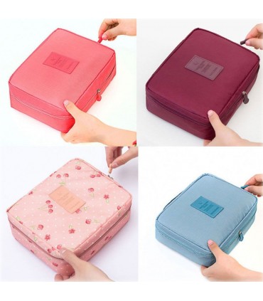 Козметична чанта, несесер за пътуване с практично разпределение