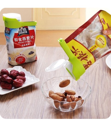 ПЛАСТМАСОВА ЩИПКА ЗА ПЛИКОВЕ С КАПАЧКА ЗА ОТСИПВАНЕ