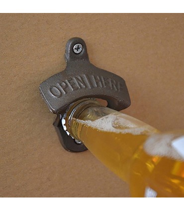 Метална отварачка за стена във винтидж стил