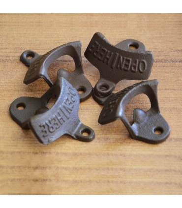 Метална отварачка за стена във винтидж стил