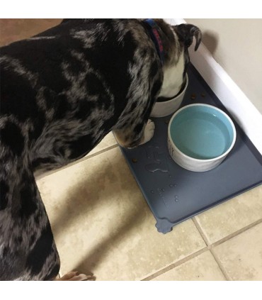Силиконова подложка за хранене на кучета и котки