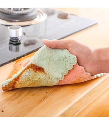 Микрофибърна кърпа, предназначена за почистване, абсорбиране и полиране.