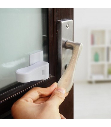 Механизъм против отваряне на врати от малки деца