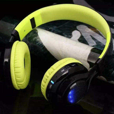 Slusalki-s-LED-svetlini-i-vgradeno-distancionno-Wireless-AB-005-3765